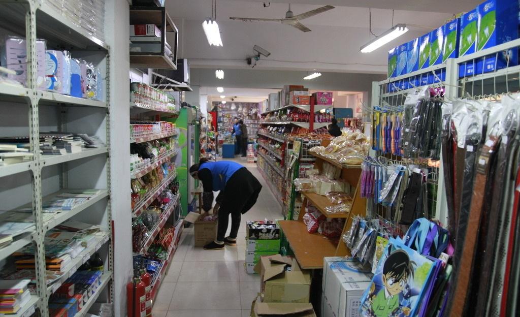 校園小賣鋪 承載幾代人記憶的“時光驛站”，為何在日用品銷售中悄然隱退？